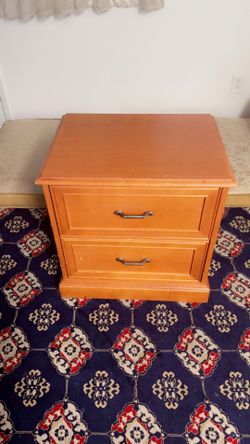 Traditional wooden 2Drwer nightstand