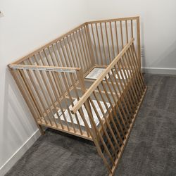 IKEA wood crib/toddler bed
