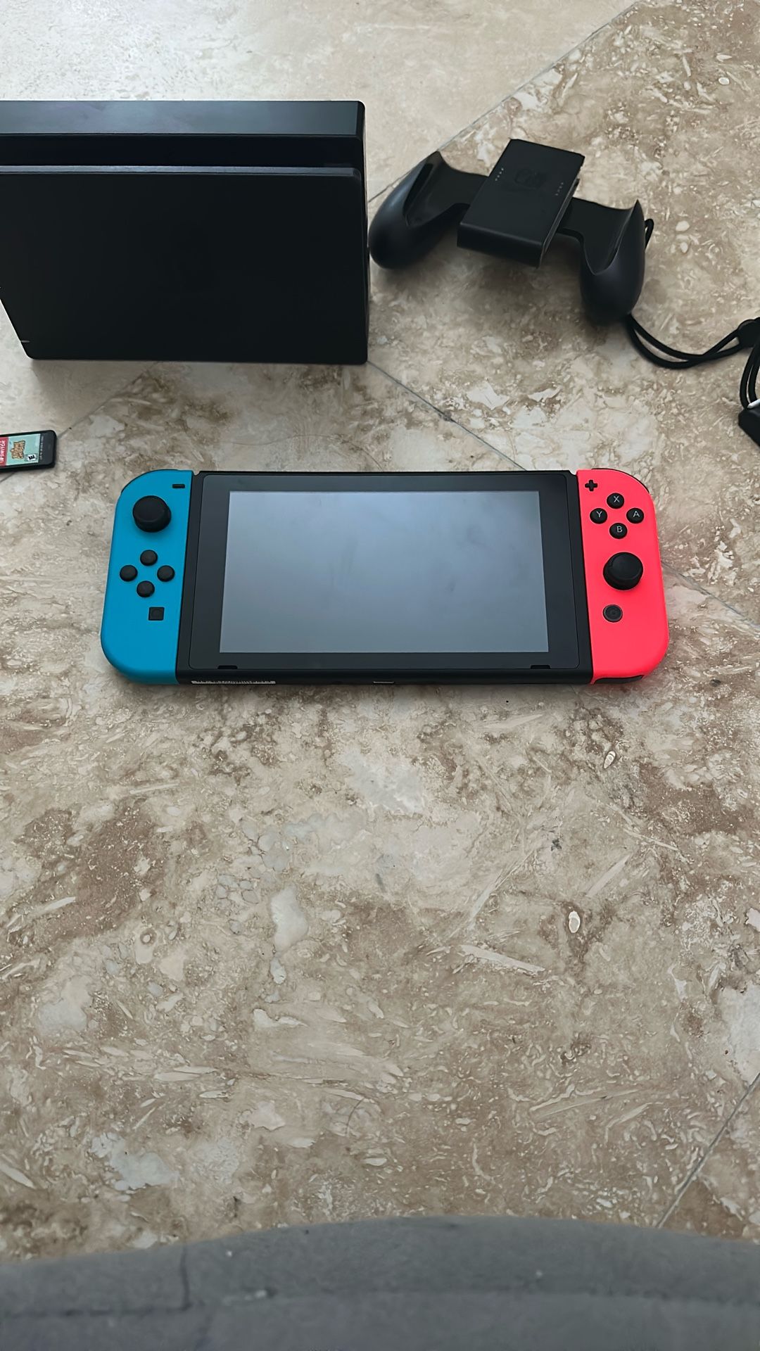 nintendo switch comes w animal crossing (IS MISSING CORD THAT CHARGES IT AND PLUGS IT INTO THE WALL)