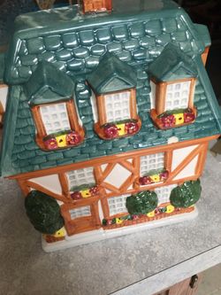 Ceramic cookie jar
