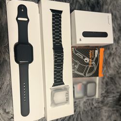 Apple Watch Series 7 45 MM Accessories Included