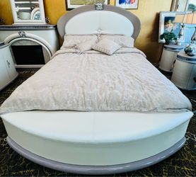 AICO By Michael Amini OVERTURE 5 Pieces Bedroom Set - GA