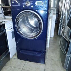 L.G ELECTRIC DRYER WORKS GREAT 