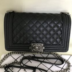 chanel boy bag caviar black