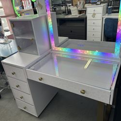 Hello Kitty Duet Vanity And All Over Mirror Set