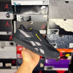 Size 8.5M - Reebok Classic Black 