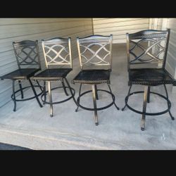4 Bar Stools Heavy Duty Excellent Condition Like New 