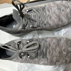 Golf shoes foot joy flex XP 9.5 medium width normal size 10 foot.