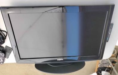 Sanyo 32 inch smart TV with remote. Works we just upgraded $50