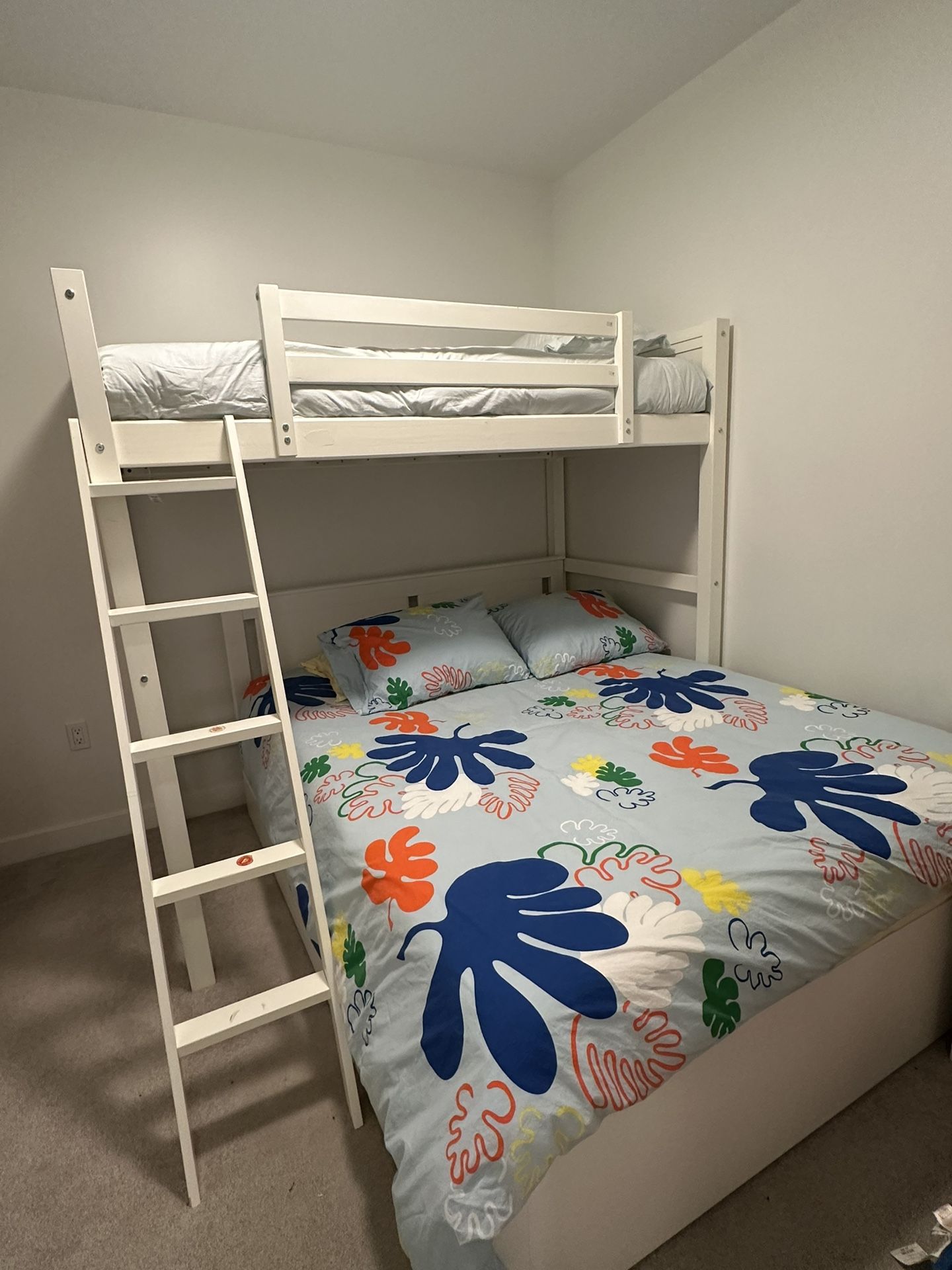 Free Bunk Bed / Loft Bed Twin