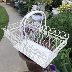 Wire Garden Basket. 