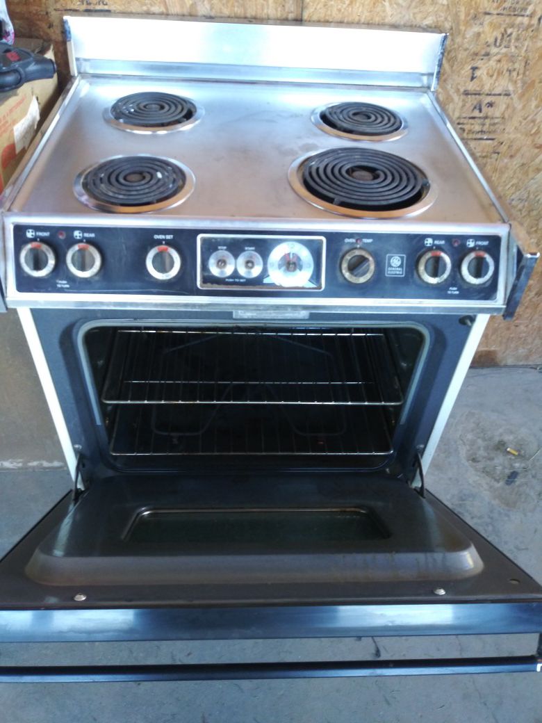 Electric Range ~ Apartment Size Small 4 Burner Stove/Oven for Sale in  Glendale, AZ - OfferUp