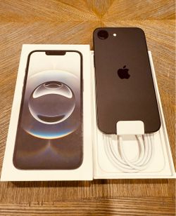 iPhone 16e cricket