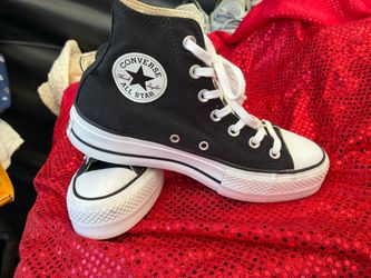 CONVERS LIKE NEW SIZE 7.5