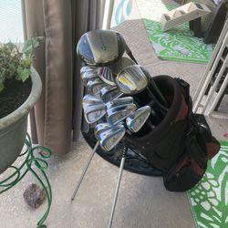 VERY NICE MENS RH TAYLORMADE COMPLETE GOLF SET