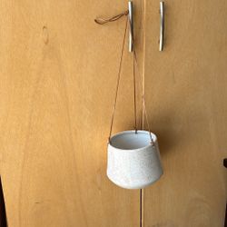 Hanging Pant Pot