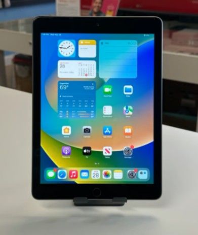iPad 5th Generation space gray 32 GB