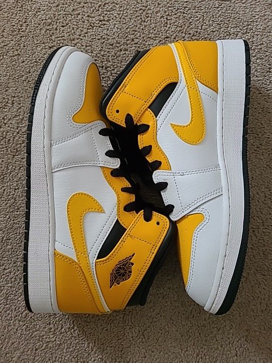 Air Jordan Retro 1 Mid Size 7 Youth/8.5wmns