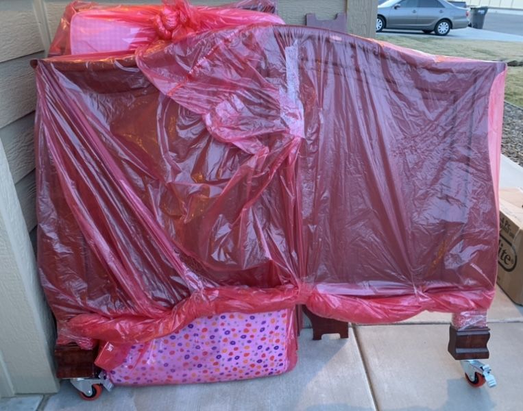 Baby Crib With Mattress , Fitted Sheets And Protector Sheets