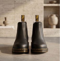Dr. Martens 2976 Leather Chelsea Boots - Black - Size 9