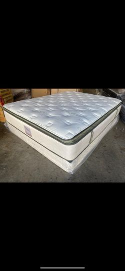 Queen organic elite superior hybrid cool gel memory foamm pillow top 14inch Matres!