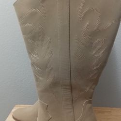 Torrid - Tan Heel Boot 9.5 Wide Calf Boot New 