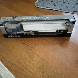 Western Star 5700 XE High Roof with Skirted Trailer Die Cast