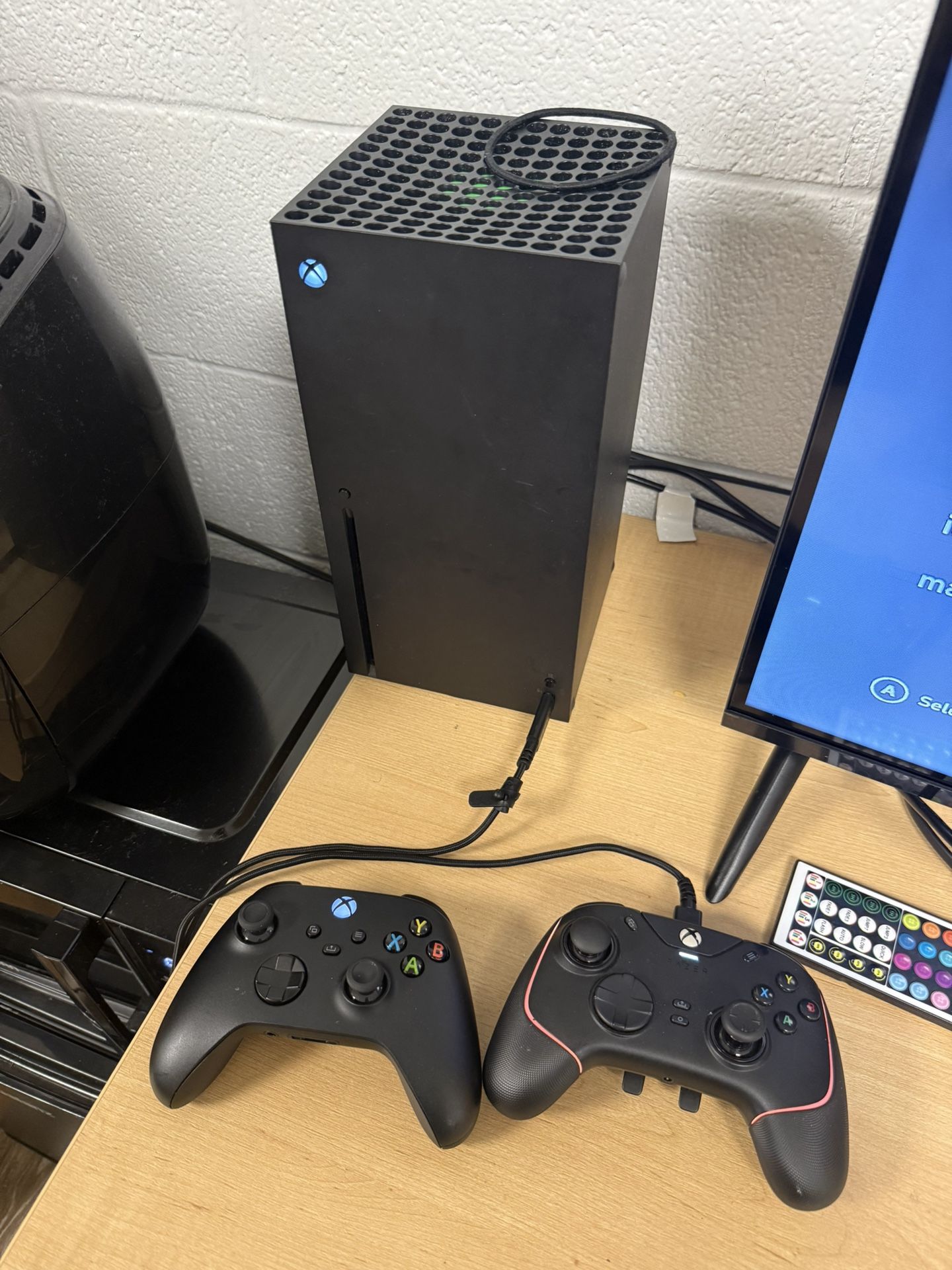 Xbox Series X + Razer Wolverine V2 Chroma