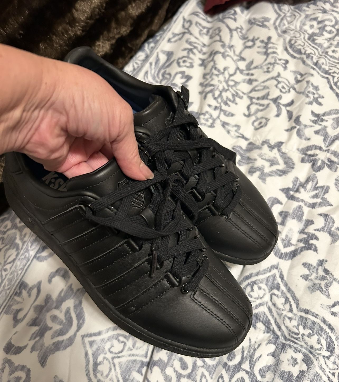 Near new kswiss Black Shoes - Size 8.5