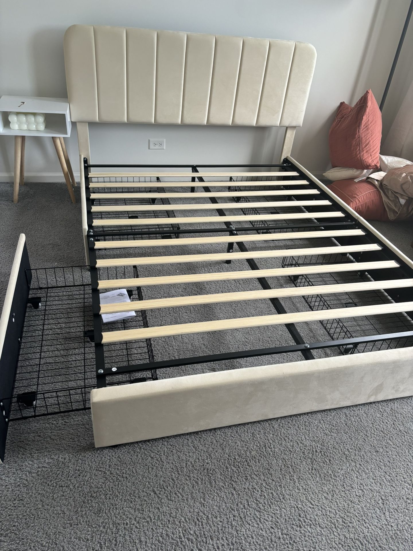New! Queen Size Velvet Bed Frame With 4 Drawers