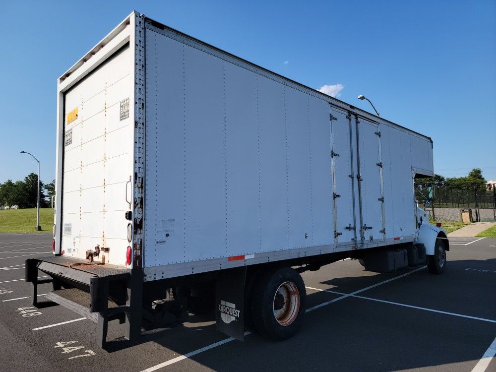 2004 Peterbilt 330
