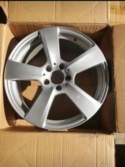 18x9 - Mercedes E350 OEM wheel - part # A2124011402