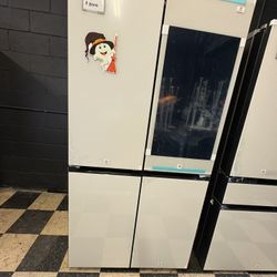 Samsung Bespoke 4-Door Flex w/ Family Hub in White Glass 