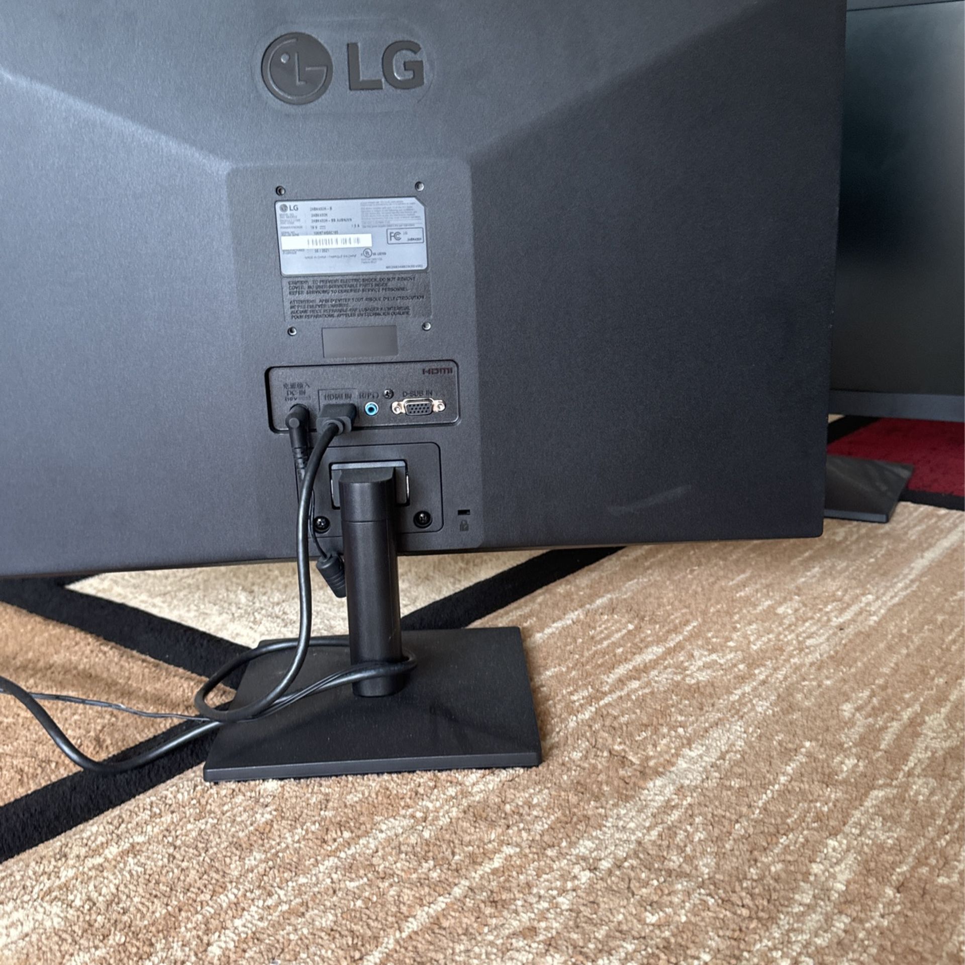 2 LG monitors