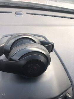 Beats wireless studio