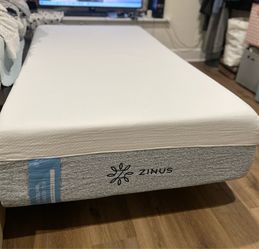 Memory foam matress + bed frame/basement