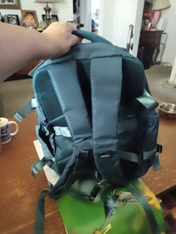 NEW BACKPACK ( VACUUM COMPRESSION TRAVEL). SEE ALL PICS PICK ⛏️ UP ONLY
