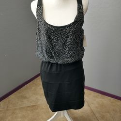 NWT Trixxi black dress with white polka dots size large
Skirt of dress black top part black with white polka dots pattern
