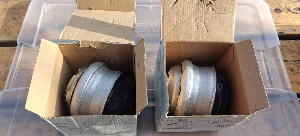 2 Mercedes engine mounts for E class
