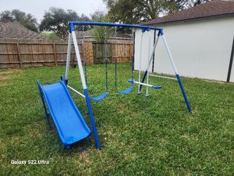 kids swing set 