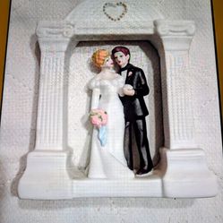 WEDDING CAKE CENTER PIECE 