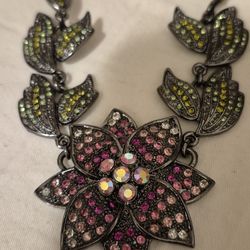 Beautiful Jeweled Necklace/Bracelet Set