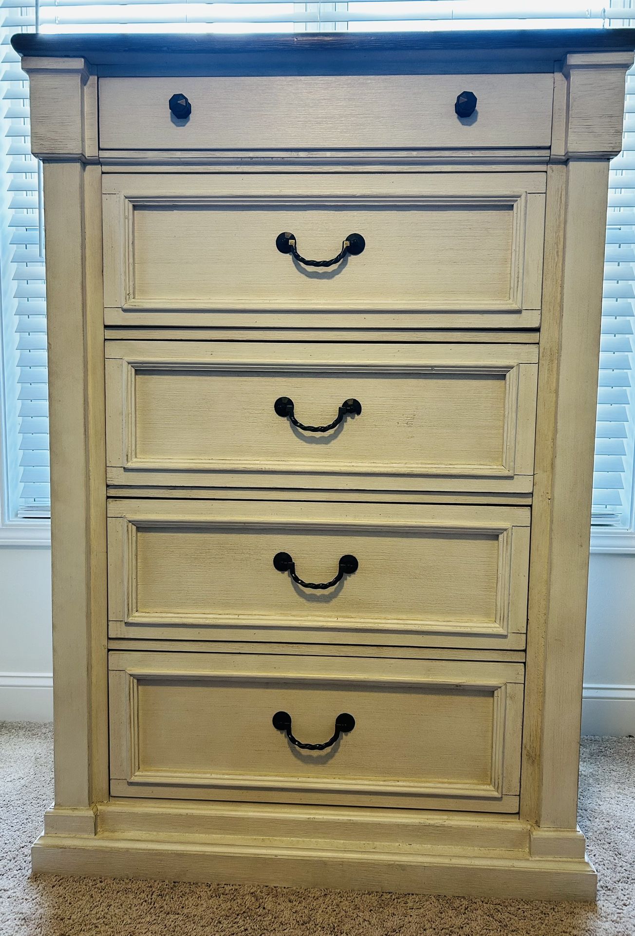 Chest of drawers/ Signature by Ashley furniture/ 5 drawer dresser two tone