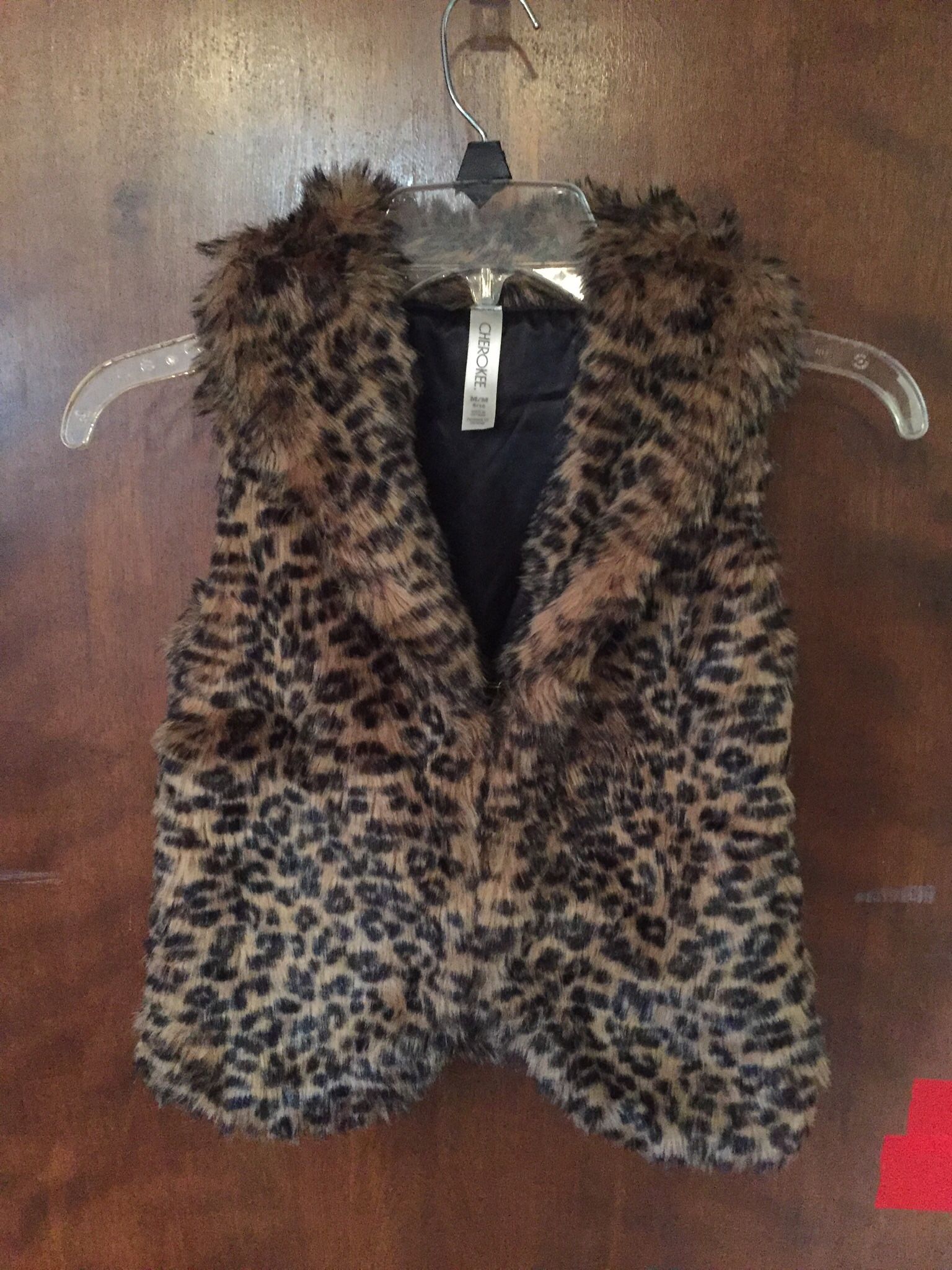 Girl’s (8/10) Cherokee faux fur leopard print vest.