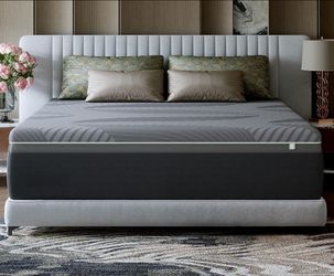 Novilla Queen Size Mattress 12 Inch, Gel Memory Foam Mattress Queen with AiryFlow Cooling System for Cool Night, Pressure Relief, Ergonomic Support