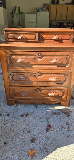 Dresser 