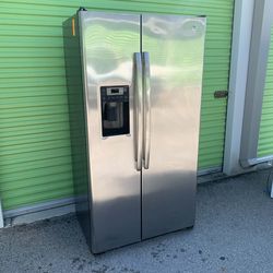 GE Stainless Steel Refrigerator SxS