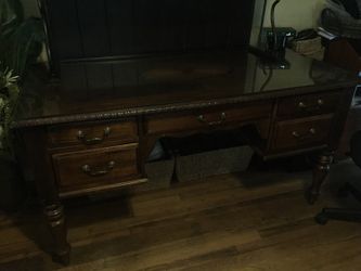 Beautiful Quality wooden built desk