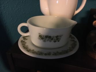 Vintage Pyrex gravy bowl and saucer