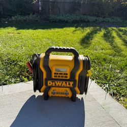 Portable Power 2000 Peak Amp Jump Starter w/Digital Compressor